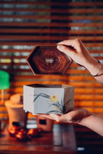 Load image into Gallery viewer, The Exquisite Supporting Role in the World of Ancient Rhyme and Tea Aroma - The Beauty of Tea Mat orchid Hu Cheng/pine Hu Cheng