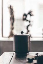 Load image into Gallery viewer, Tongxin She Teahouse: Encountering the Ancient Charm and Tea Aroma of JIELAN Tea Tin
