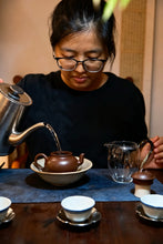 Load image into Gallery viewer, Tongxin She Tea House Exclusive Release | 1999 Yiwu Zheng Mountain Aged Raw Pu'er Tea, Hand-Signed Version by Master Du Qiongzhi