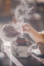 Load image into Gallery viewer, The Exquisite Supporting Role in the World of Ancient Rhyme and Tea Aroma - The Beauty of Tea Mat orchid Hu Cheng/pine Hu Cheng