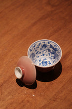 Load image into Gallery viewer, New at Tongxin She Teahouse: The Charm of Porcelain in Cowpea Red Gaiwan