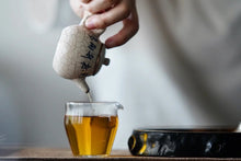 Load image into Gallery viewer, Glass Gong Dao Bei/3 options.