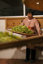 Load image into Gallery viewer, Tongxin She Teahouse 2025 Limited Launch | Handmade Bai Jiguan by Gao Peng and His Mother, A Cup Holds the Elegance of Wuyi白鸡冠。