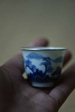 Load image into Gallery viewer, Set of 4 hand-painted blue and white landscape-wrapped silver teacups, capacity 30cc。