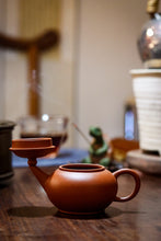 Load image into Gallery viewer, Red Clay Horizontal Teapot: The Wisdom of Brewing in a Classic Form