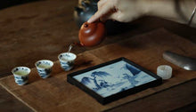 Load image into Gallery viewer, Tongxin She Teahouse Recommendation | "Qixin" Tin-Inlaid Blue-and-White Figure Teapot Stand: A Vessel Bearing Tea Charm, Blue-and-White Porcelain Carrying Ancient Moods