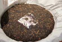 Load image into Gallery viewer, Menghai Tea Factory Dayi 701 Hongzhuang Raw Pu'er Tea: The Flavor and Value of Years of Aging