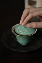 Load image into Gallery viewer, Tongxin She Teahouse | Jingdezhen Wuzhi Green Plum Visiting盖碗 : A Poetic Spring in Tea Ware