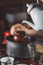 Load image into Gallery viewer, Guava purple clay teapot/100cc is completely handmade.