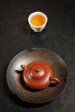 Load image into Gallery viewer, Curated by Tongxinshe Teahouse | Mini Chunquan Teapot: Timeless Antique Beauty Beyond Expectation‼️
"Aili · Chunquantang Mark" | 100ml Raw Ore Da Hong Pao Red Clay
Fully Handmade Antique Recreation by Master Wang Yajun