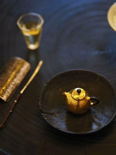Load image into Gallery viewer, Tongxinshe Teahouse Recommendation | Hong Jike's Formless Pure Gold Teapot, an Intangible Cultural Heritage Masterpiece, a Rare Heirloom for Collection