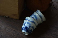 Load image into Gallery viewer, Set of 4 hand-painted blue and white landscape-wrapped silver teacups, capacity 30cc。