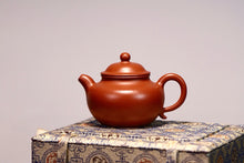 Load image into Gallery viewer, The Chinese Yixing purple clay teapot "Zhou Pi Zhu Ni Lotus Seed Teapot" is completely handmade.