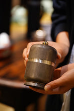 Load image into Gallery viewer, Tongxin She Teahouse: Encountering the Ancient Charm and Tea Aroma of JIELAN Tea Tin