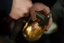 Load image into Gallery viewer, Tongxinshe Teahouse Recommendation | Hong Jike's Formless Pure Gold Teapot, an Intangible Cultural Heritage Masterpiece, a Rare Heirloom for Collection