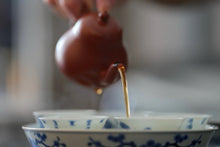 Load image into Gallery viewer, Tea as a Pilgrimage: Tongxin She Presents Kuanlu "Xuanzang's Journey to the West · Cyan-Blue Edition" Cliff Cinnamon 唐玄奘西行·青蓝版