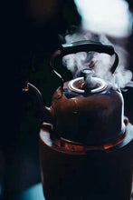 Load image into Gallery viewer, The Small Silver Kettle Paying Tribute to the 1980s: The Integration of Time and Craftsmanship