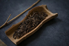 Load image into Gallery viewer, Warmth of Aged Tea, Gratitude for Your Company – A Winter Letter from Tongxinshe Teahouse to All Tea Lovers 1999 Nannuo Mountain Ripe Pu’er Tea