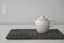 Load image into Gallery viewer, "Julu Porcelain Pot" 巨轮陶壶.