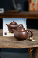 Load image into Gallery viewer, Recommendation of a Treasure in Tongxin She Teahouse: Gu Ting's "Gourde-shaped Teapot", a Shining Pearl in the World of Purple Sand Art