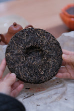 Load image into Gallery viewer, 2016 Lao Banzhang Tea: The Legendary Flavor of the King of Pu'er