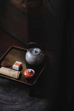 Load image into Gallery viewer, Tongxin Tea House | Appreciation of Jingdezhen's Handmade Coral Red Gaiwan