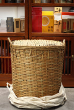 Load image into Gallery viewer, Tongxin She Teahouse | Tasting and Sharing of the 1994 Old Liubao Tea: The Warmth and Charm Precipitated by Time