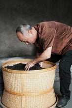 Load image into Gallery viewer, New Product Launch | Handmade by Intangible Cultural Heritage Inheritor Wang Guoxing, 2025 Matouyan Rougui "Horse Meat" Makes a Grand Debut 马头岩肉桂