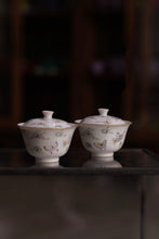 Load image into Gallery viewer, famille rose butterfly-patterned covered bowl/粉彩蝴蝶盖碗