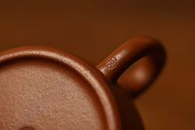 Load image into Gallery viewer, Tongxin She Teahouse Collection · Zhou Yun's Handmade Zhaozhuang Raw Sand Zhu Ni Dezhong Teapot