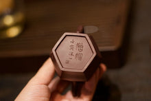 Load image into Gallery viewer, Tongxin She Teahouse Collection Recommendation: Dragon Blood Sand Monk's Cap Zisha Teapot (90cc Mini Size)