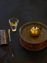 Load image into Gallery viewer, Tongxinshe Teahouse Recommendation | Hong Jike's Formless Pure Gold Teapot, an Intangible Cultural Heritage Masterpiece, a Rare Heirloom for Collection