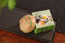 Load image into Gallery viewer, Tongxinshe Teahouse Collection Recommendation: Dayi 2003 Flower Label Panda Tuocha – A Time-Honored Impression of Menghai Old Tea