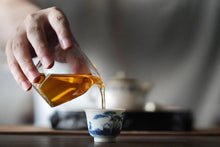 Load image into Gallery viewer, Glass Gong Dao Bei/3 options.