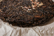 Load image into Gallery viewer, 2000 Yichanghao Chingpin Raw Tea Cake (Export to HK)