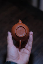 Load image into Gallery viewer, Tongxin She Teahouse Recommendation | "Lantern" Wrinkled Red Clay Teapot: The Elegance Hidden in Tea Sets