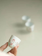 Load image into Gallery viewer, Tongxinshe Teahouse · Bone-Free Color Plum & Bamboo "Double Purity" Fragrance-Sniffing Cup /梅竹双清闻香杯