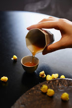 Load image into Gallery viewer, Tongxin She 2026 Tongmuguan Old-Clump Black Tea New Launch | Bearing Mountain Bones, Sipping Years, One Brew Reveals Tongmu 老枞红茶