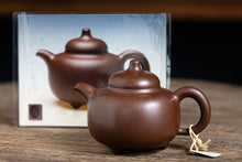Load image into Gallery viewer, Recommendation of a Treasure in Tongxin She Teahouse: Gu Ting's "Gourde-shaped Teapot", a Shining Pearl in the World of Purple Sand Art
