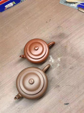 Load image into Gallery viewer, Tongxin She Teahouse New Arrival | Qin Xin's "Top Grade Dahongpao Zhu Clay Sun Hat Pot": When Practical Ware Meets Millennium Cultural Heritage