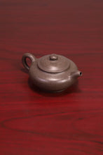 Load image into Gallery viewer, Recommendation of Aipan Purple Clay Teapot by Master Xu Linfeng at Tongxinshe Teahouse