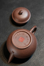 Load image into Gallery viewer, Tongxin She Teahouse|Handcrafted by the “Clay Collector”The Original Heart of Tea in 200-Year-Aged Purple Clay Shuiping Teapot
