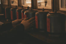 Load image into Gallery viewer, Tongxin She Teahouse: Encountering the Ancient Charm and Tea Aroma of JIELAN Tea Tin