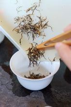 Load image into Gallery viewer, 2026 Tongxinshe Tea Origin Trace | Tongmu Pass Floral Jinjunmei, A True Mountain Terroir Flavor