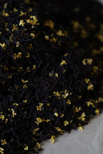 Load image into Gallery viewer, Autumn Limited · Tea Meets Osmanthus | Tongxin She 2025 Tongmu Osmanthus Black Tea "Guiren Duo Wangshi", Presented in a Limited 2.5kg Batch 桂人多旺事。