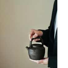 Load image into Gallery viewer, "Yun Po kettle" to everyone. There are two styles with capacities of 550ml and 750ml.
