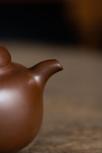 Load image into Gallery viewer, Recommendation of a Treasure in Tongxin She Teahouse: Gu Ting's "Gourde-shaped Teapot", a Shining Pearl in the World of Purple Sand Art