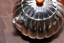Load image into Gallery viewer, A Teapot Concentrating Essence: The 999 Pure Silver Chrysanthemum Petal Teapot Appreciation