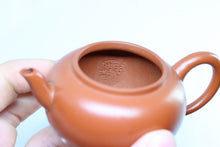 Load image into Gallery viewer, Tongxinshe Teahouse Collection Series: Hui Xiang Yun Master Old Zhu Ni Teapot 100cc