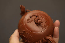 Load image into Gallery viewer, Tongxin She Teahouse Collection | Hand‑crafted by Lu Xinjian · Premium Zhuni Da Hong Pao Squirrel‑Grapes Teapot/松鼠葡萄🍇